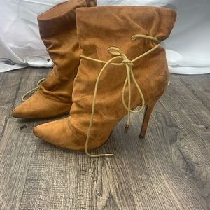Suede like ankle boots with string that can be removed or worn